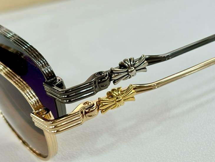 Picture of Chrome Hearts Sunglasses _SKUfw57452771fw